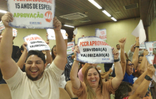 RN: Funcionários da educação comemoram a aprovação do PCCR na Assembleia Legislativa