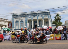 Servidores públicos de Mossoró (RN) acampam nesta terça-feira em frente à Prefeitura