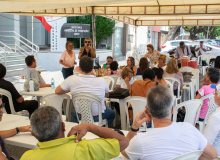 Servidores municipais permanecem acampados em frente ao prédio da SEMUT