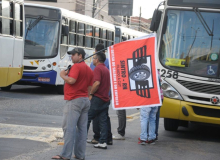 Motoristas de ônibus continuam desempenhando dupla função em Natal