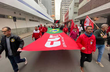 Trabalhadores vão às  ruas do Brasil pedir o fim da escala 6x1